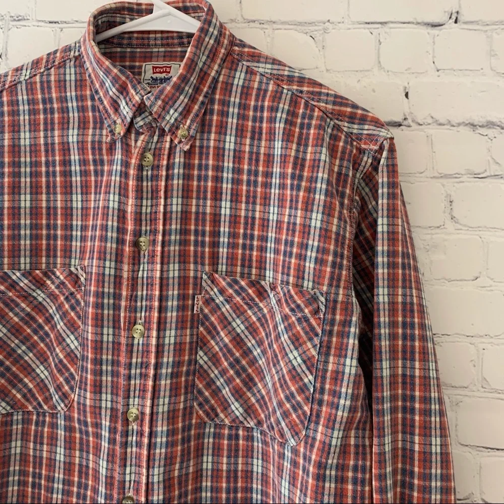 Levi’s men’s plaid casual button down shirt